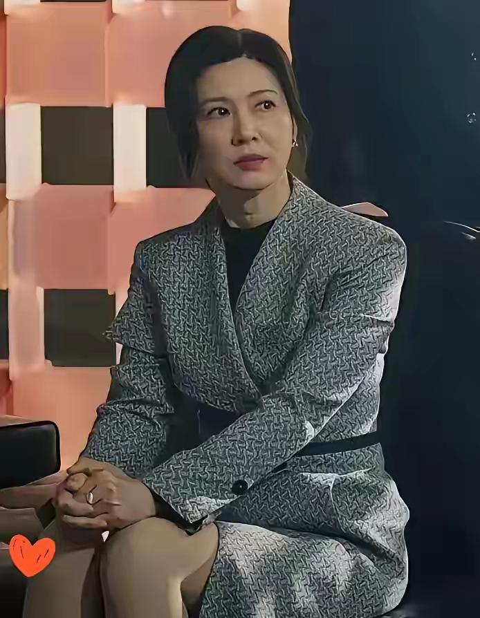 她年轻的时候很漂亮，就算是高圆圆、刘涛来了都是甘拜下风的存在
如今人家已经老了许