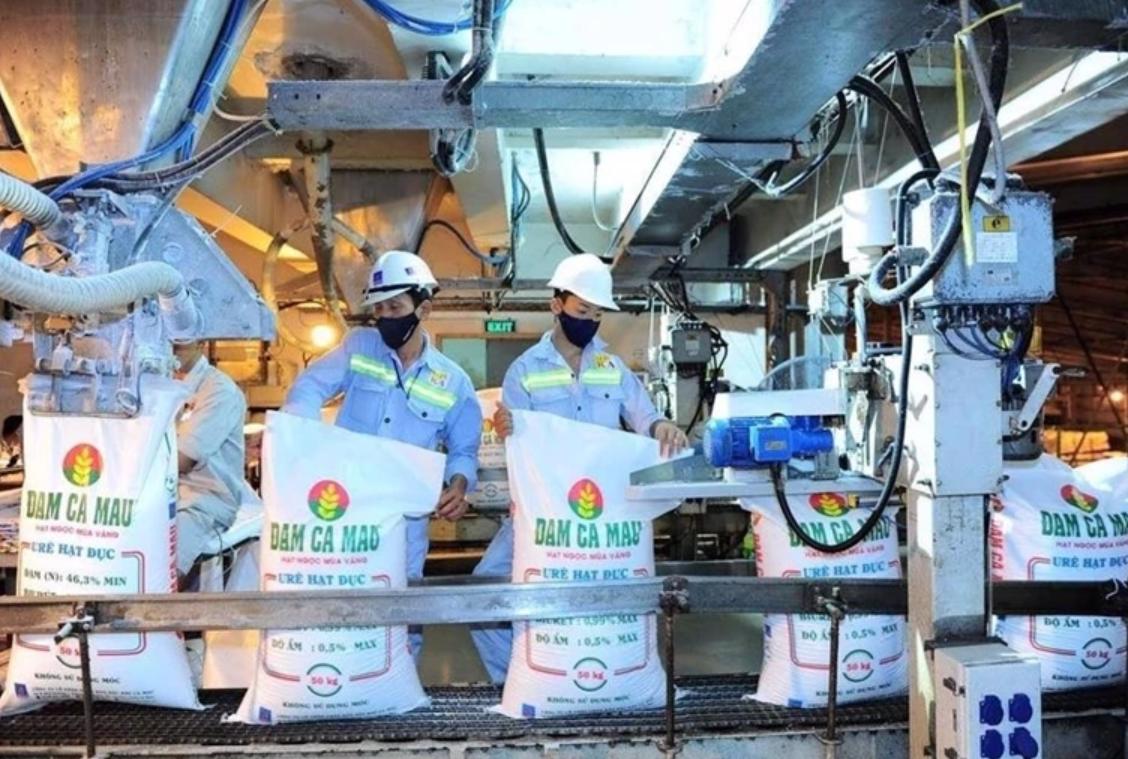 中越边境化肥走私人赃俱获，14亿人的饭碗不能帮别人买单。中东的战事导致全球化肥市