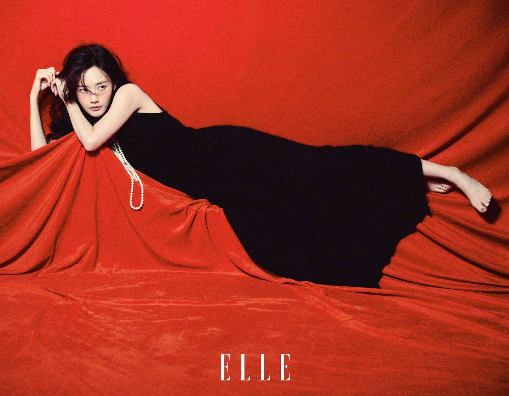 李一桐复古超短发 李一桐ELLE 12月封面惊艳全场！复古超短发利落显气场，线条