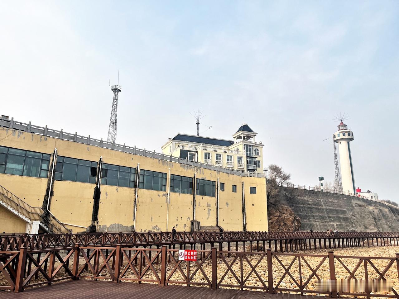 实践证明，美国真就是个纸老虎！为啥主动和伊朗谈判了，就是因为打不起了，也打不死伊