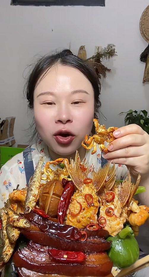 真的很佩服你的这个摆碗，竟然能放下这么多好吃的[赞]