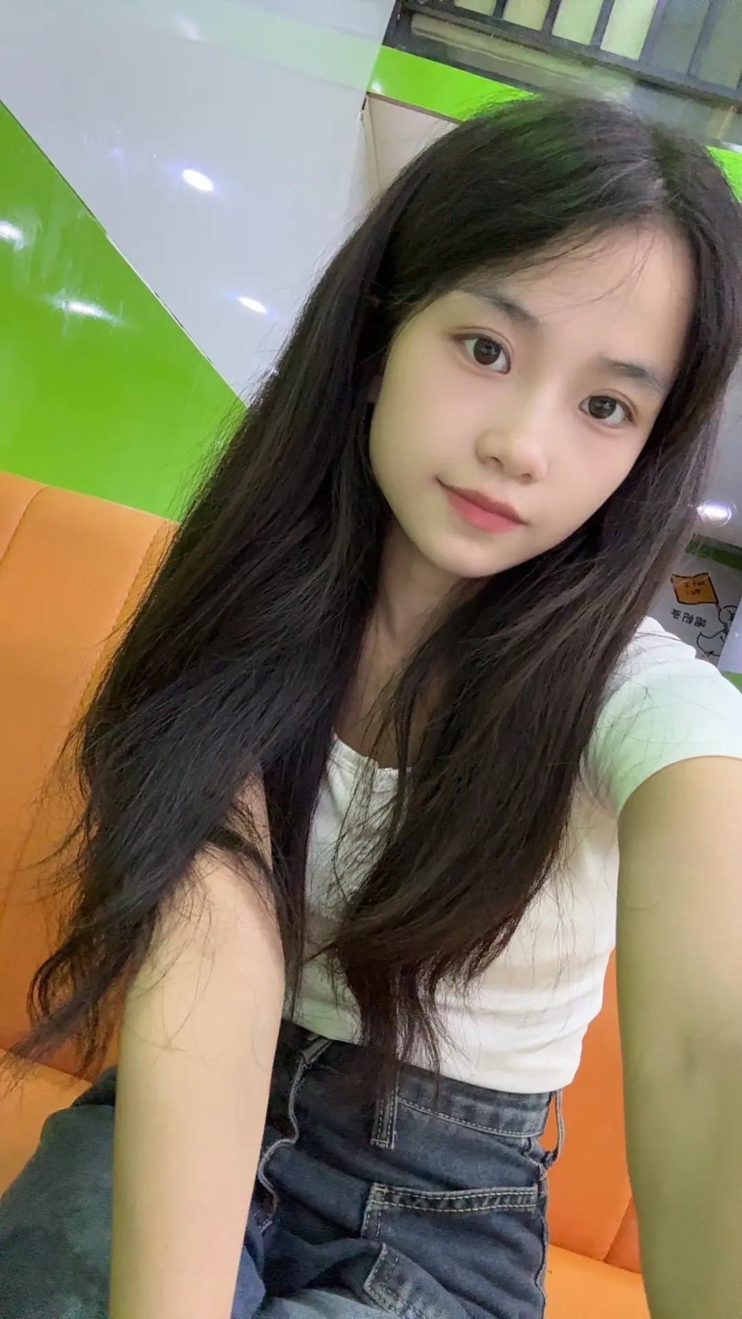 有人察觉到，你今天的不高兴，想尽法子来哄你，逗你笑，一次次地把支离破碎...