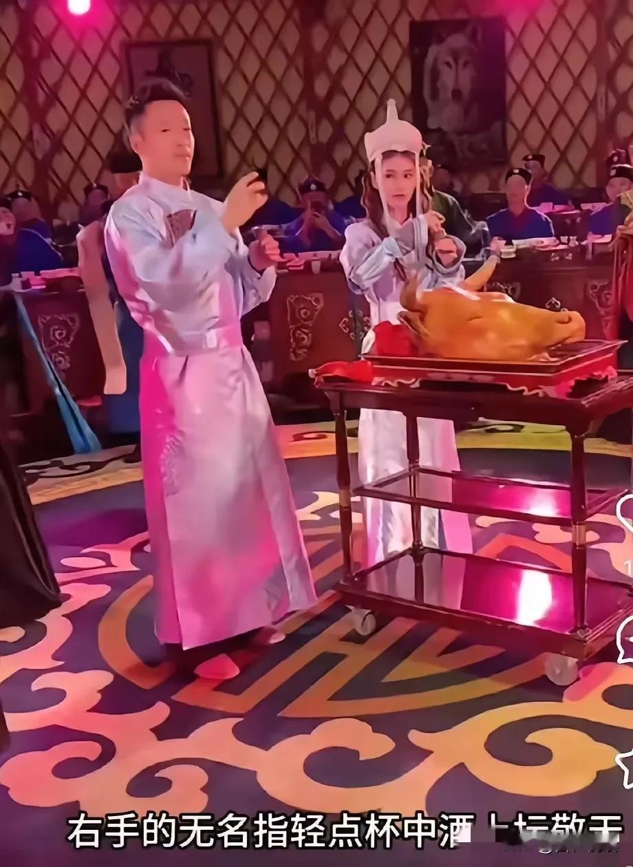 这次的草原行
真是风光无两

他说自己不姓汪
应该姓金

带着媳妇站在C位
来了