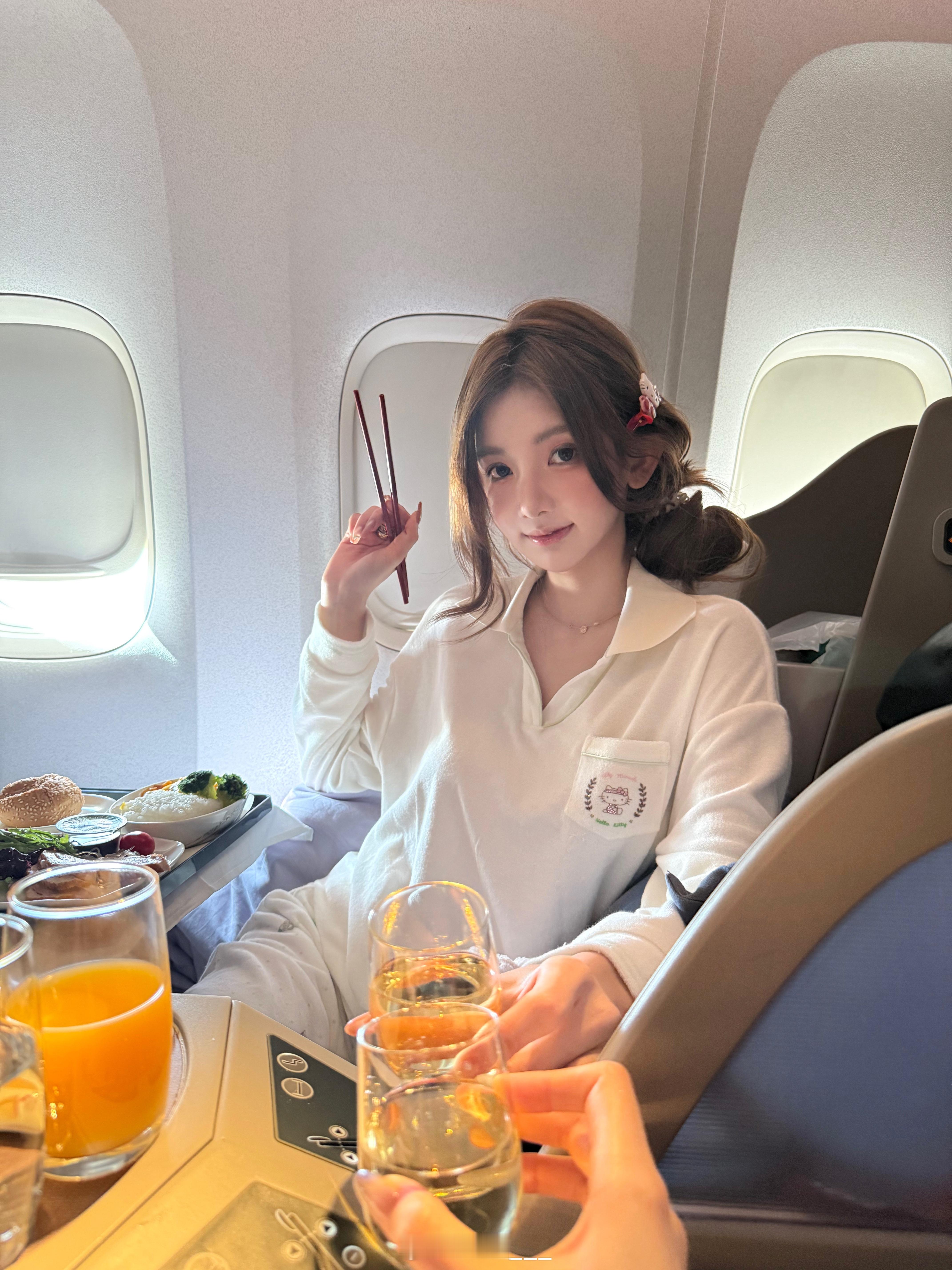 𝑪𝒊𝒂𝒐 🇮🇹落地就是暴走两万步‧₊˚𝒌𝒊𝒕𝒕𝒚≽^•༚•