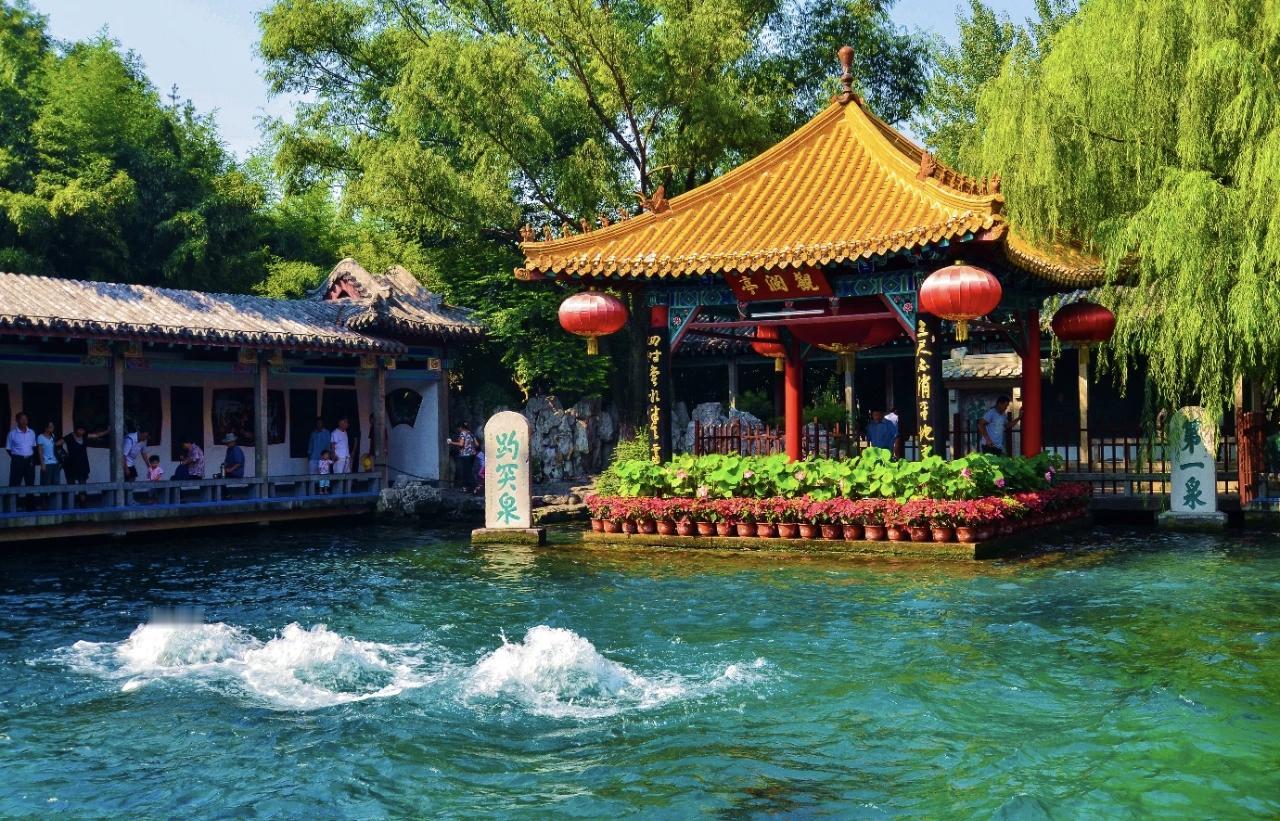泉城济南，泉水就是济南这座城市的灵魂，让济南多了一分“北国江南”的韵味。济南水如