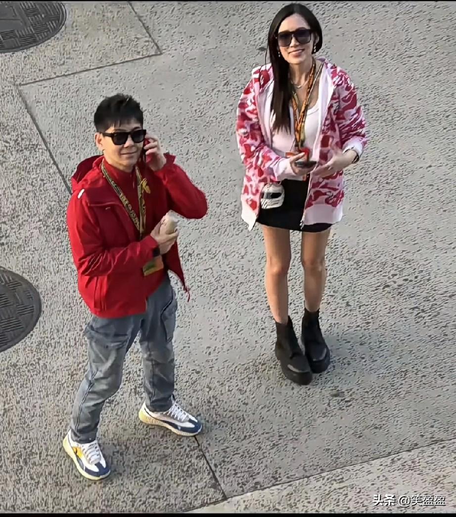 林志颖带老婆现身上海F1赛场，
他老婆好靓啊！林志颖真的是冻龄啊，他都51岁了，