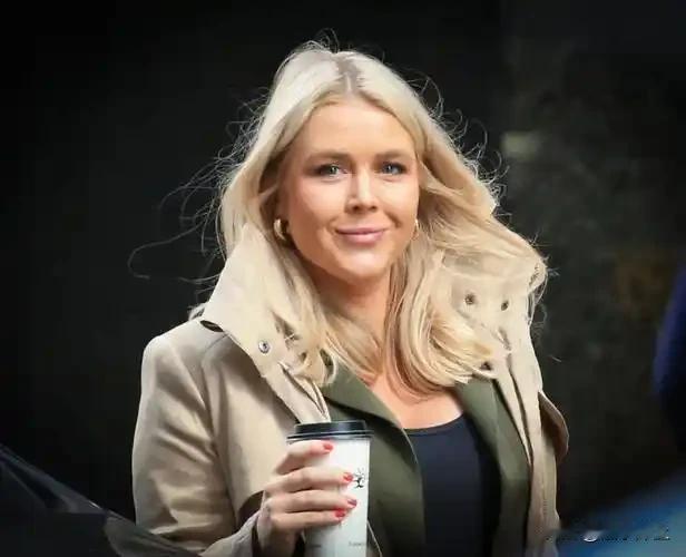 白宫美女莱维特直白传递特朗普心声：讨厌泽连斯基“太磨叽”，“西方”在“为开会而开