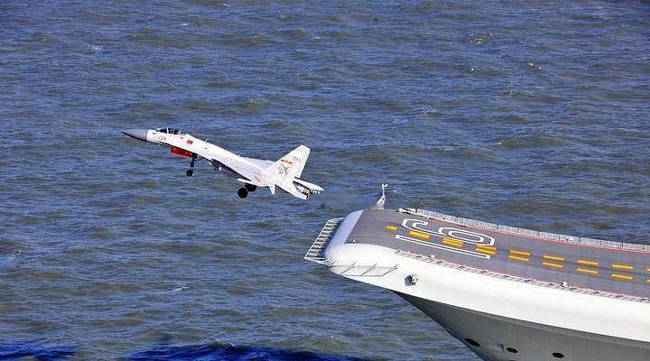 【解放军歼-15在日本家门口两度锁定日本战机，小泉半夜急了】7日凌晨凌晨2时许，