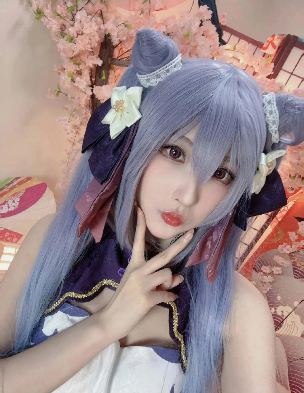 LPL解说鼓鼓，这不是Cos，这是换脸了吧
