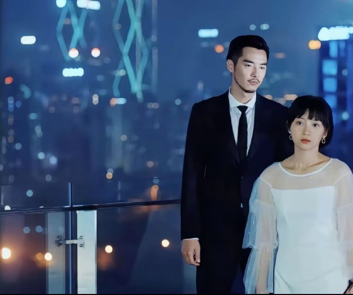 没事儿翻出二十不惑来看，里面这么多男性角色！好像念念不忘的还是只有周寻... 