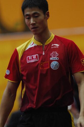 陈熠虽有大心脏能在赛场展现勇气，但缺乏稳定性，状态爆发得快，沉落下去的速度也更快