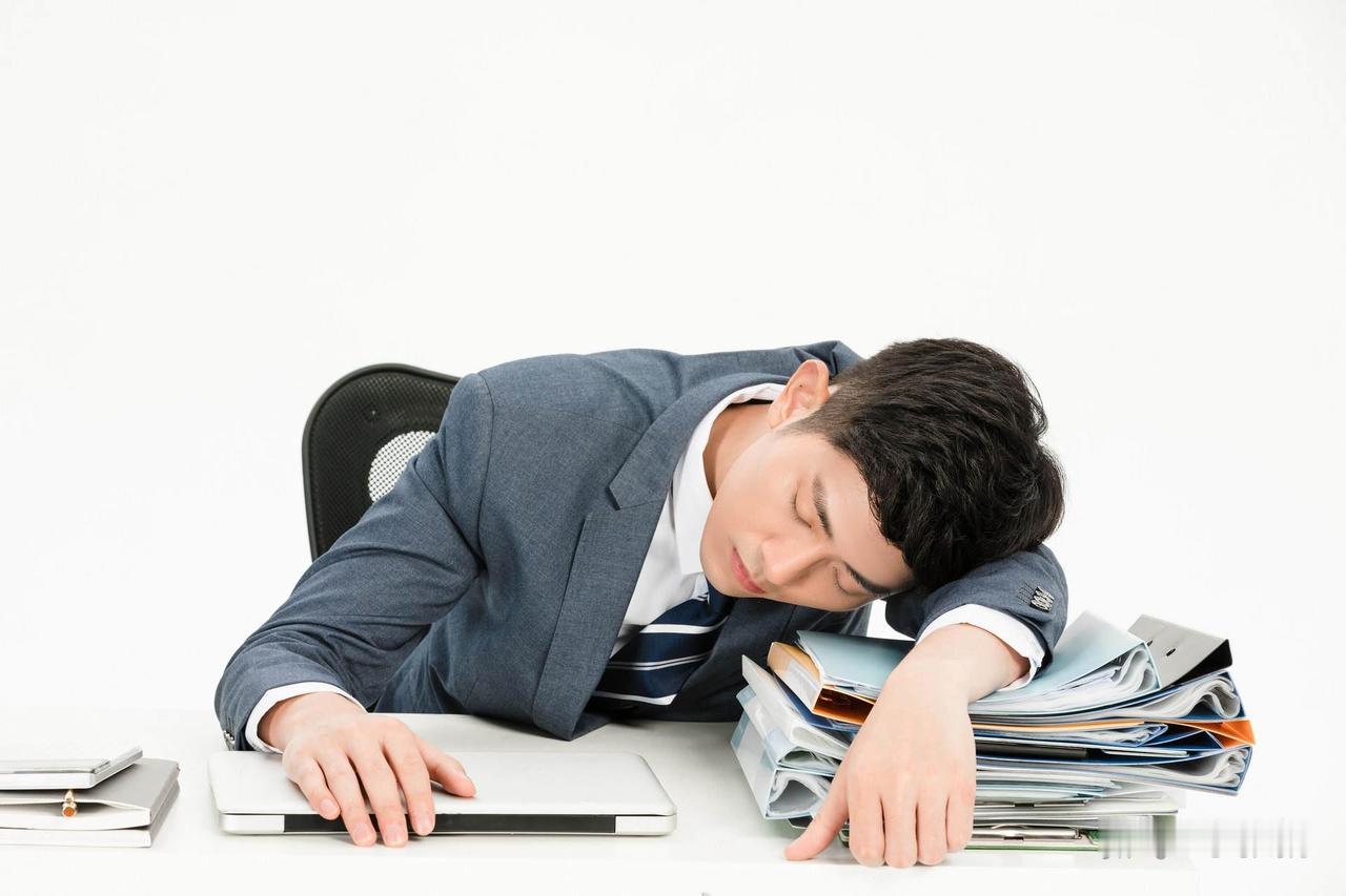 当下，越来越多的年轻人对传统工作状态表现出难以接受的态度。他们怀揣着在工作中尽情