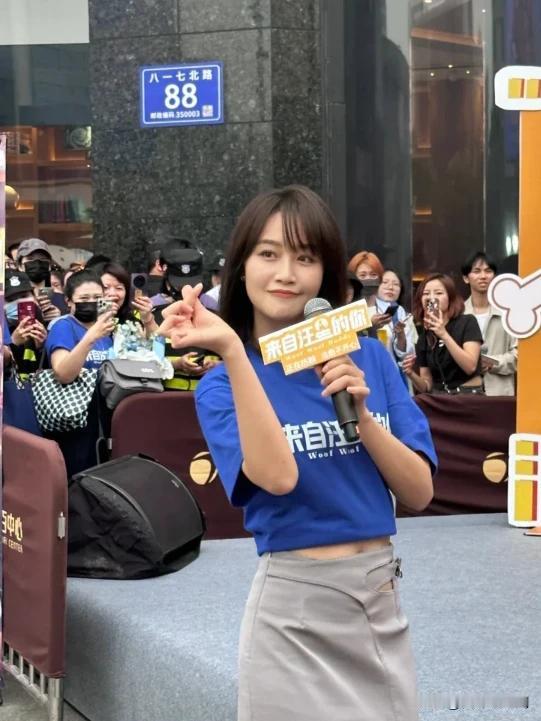 真的变了，你们看蓝盈莹，现在脸上哪有苦相，完全一脸福相#蓝盈莹#