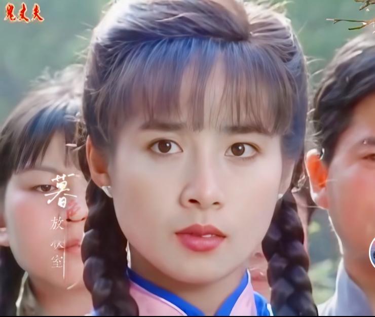 她长得真不算漂亮的，顶多算五官清秀。但是她的演技真没得说。尤其是哭戏，特别打动人