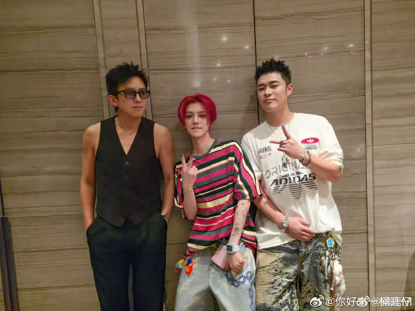 陈赫没有邓超就更开心了陈赫转发鹿晗陈赫没有邓超就更开心了 每天看哥几个演小品 ​