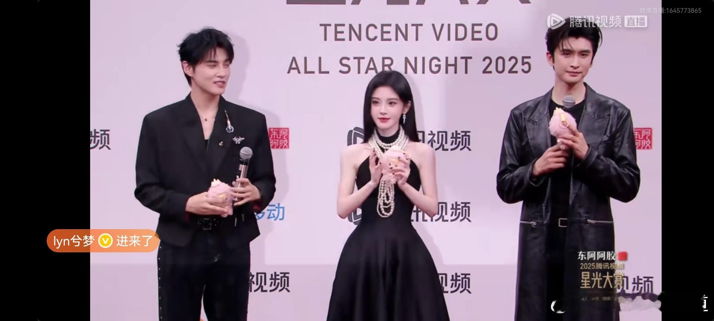 鞠婧祎虽然身高不太行，但是美商真的很行，看红毯直播状态也很好，并没有受到多少丝芭