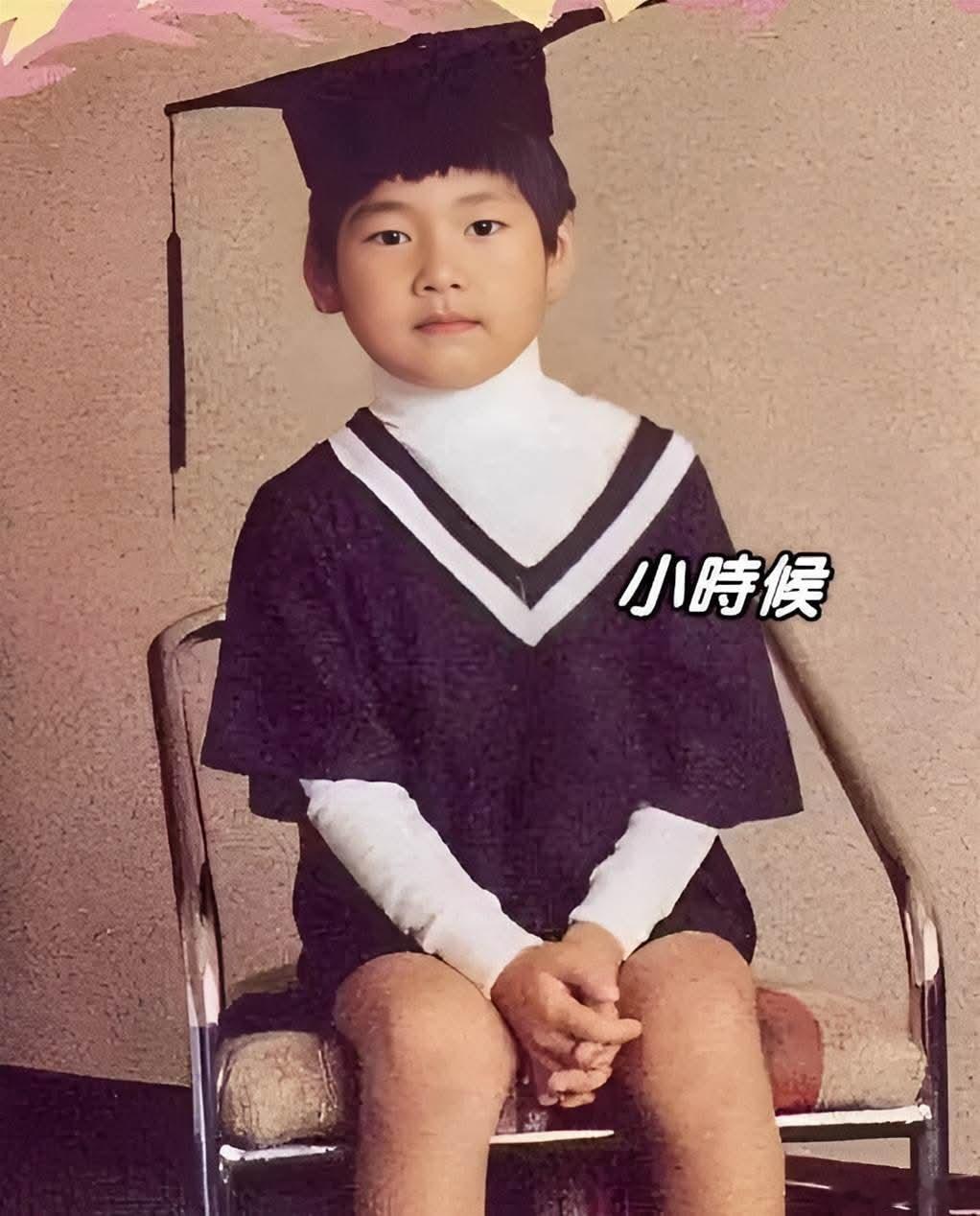 ❗️ 某国际巨星的童年      他出生于台北，父亲是日本人。      颜值巅