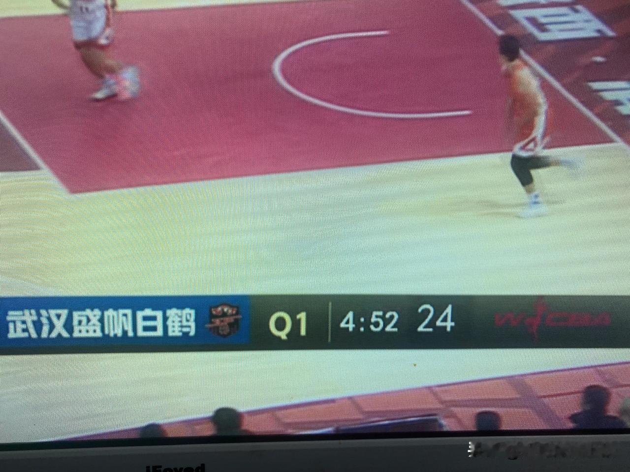 WCBA正在直播山西天泽和武汉盛帆白鹤的比赛，发现了这么一幕！
  刚刚陕西的投