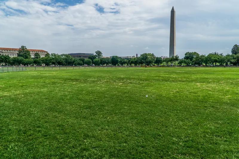 美国人确实有可能因债务问题发动战争。当前美国联邦债务规模达36.6万亿美元，20