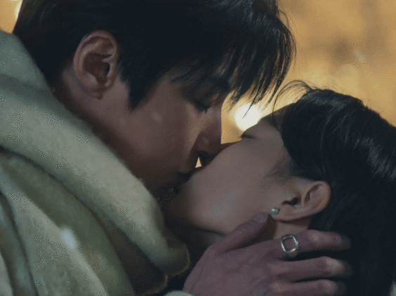 从炒绯闻到谈恋爱再到分手，三集剧情顶别人一部剧 