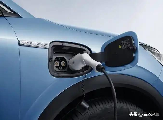还在为电动车充电慢而焦虑吗？比亚迪最新闪充技术，彻底改写游戏规则：5分钟，电量从