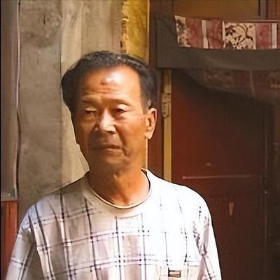 他因 “强奸” 女歌手被判 7 年，在狱中，6 次拒绝减刑，理由是 “无罪之人不