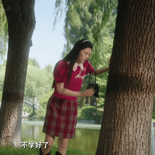 林允全醺妆咋还哭成了火龙果呢，委屈哒哒的也是很惹人怜爱林允哭成火龙果了