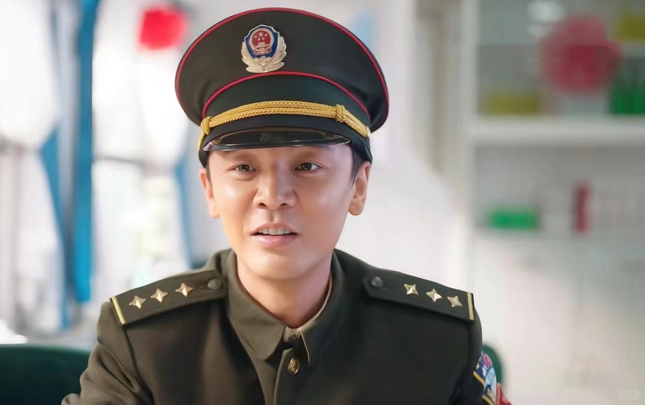 南来北往：小胡是一级警司还是一级警员？