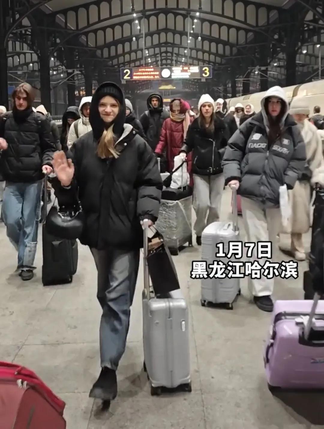俄罗斯模特齐聚哈尔滨，这一幕看起来真的是太养眼了。
要说这俄罗斯的模特就是身材好