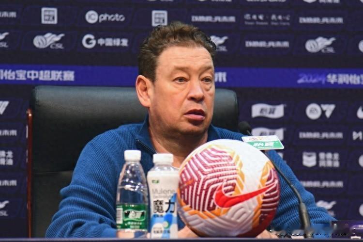 记者曝斯卢茨基今天早上乘机离开中国返回莫斯科，于汉超等人送行

 
 北京时间8