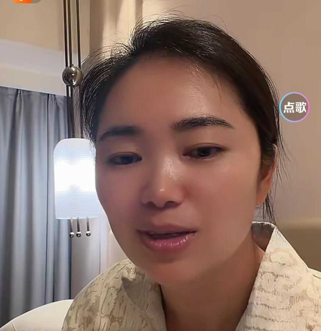 全网吵翻了天，都在猜大根是不是收了钱给周家引流变现。
小妞直播里一句反问，直接把