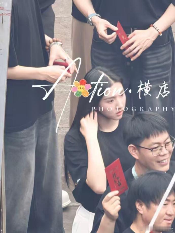 苏晓彤念相思开机路透 苏晓彤念相思女二 开机路透来了！苏晓彤一袭浅绿古装，发髻轻