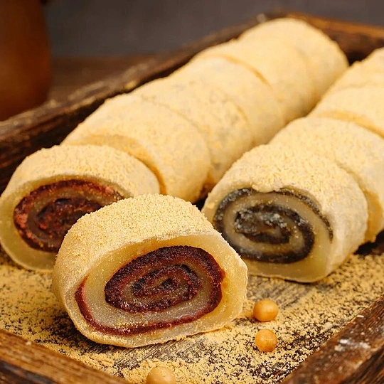 女生买驴打滚问那么多火了看完这个视频觉得特别可爱。买一份驴打滚，认认真真问甜度、