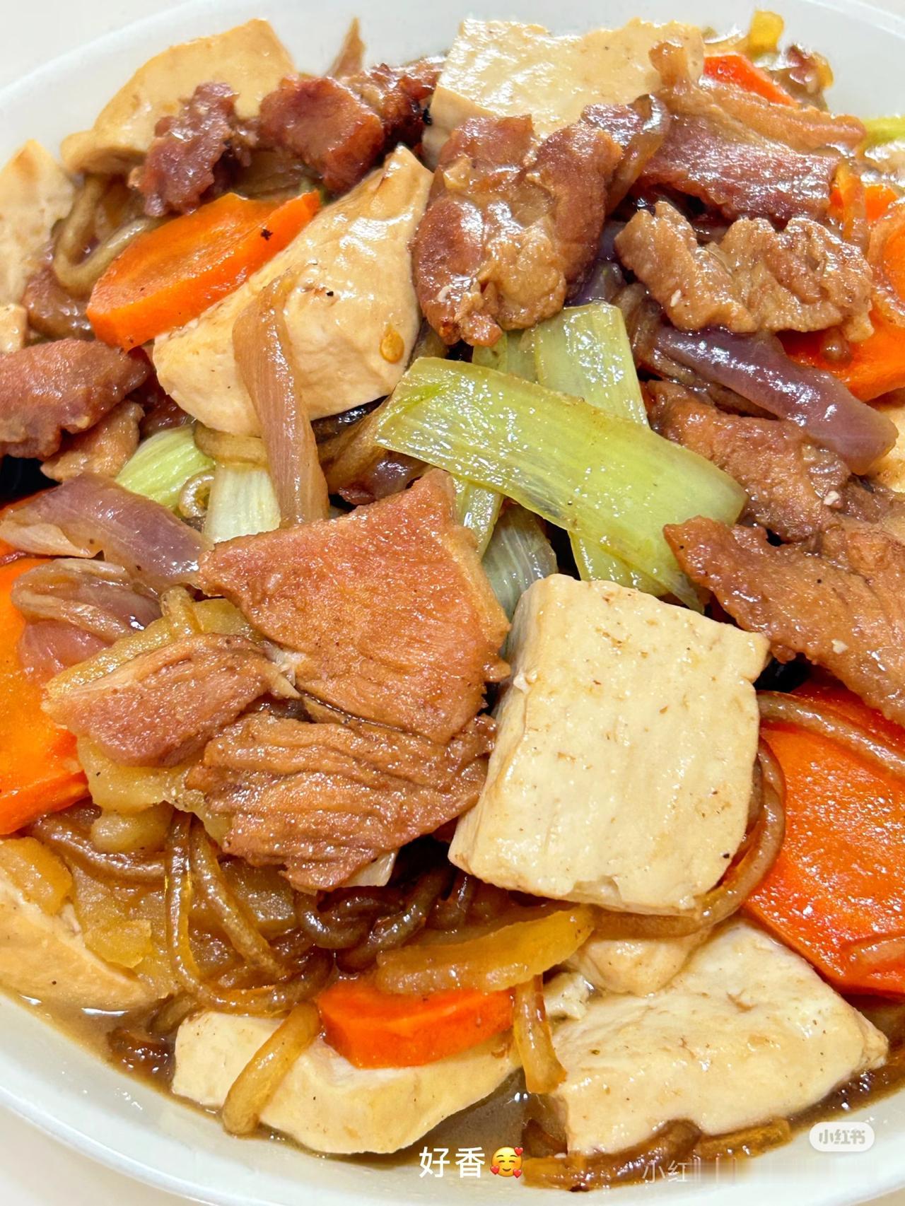 🔥【大锅菜的正宗做法，超香下饭！】🔥

今天给大家带来一款超级家常又百吃不厌