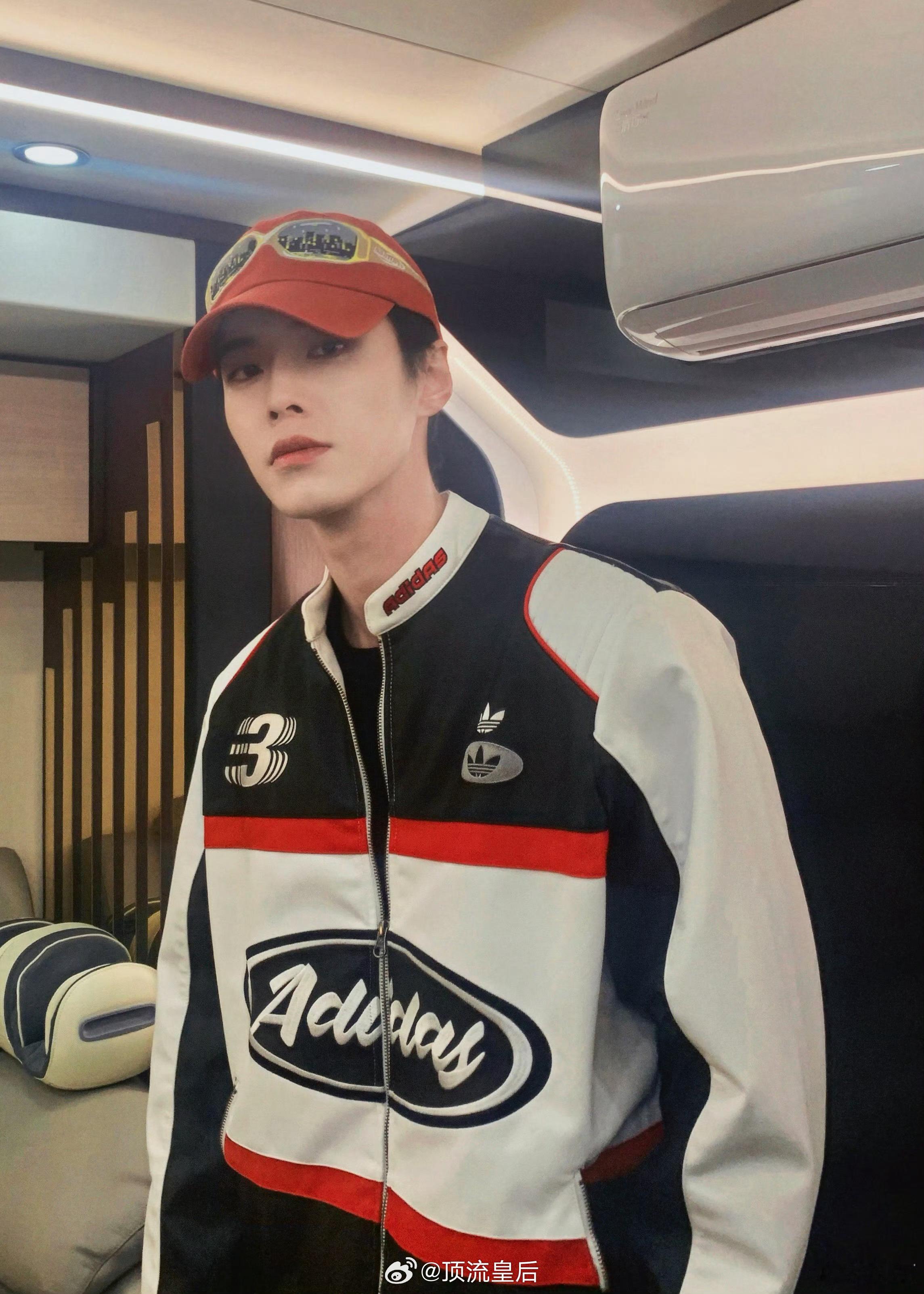 晚睡福利看帅哥何与营业。