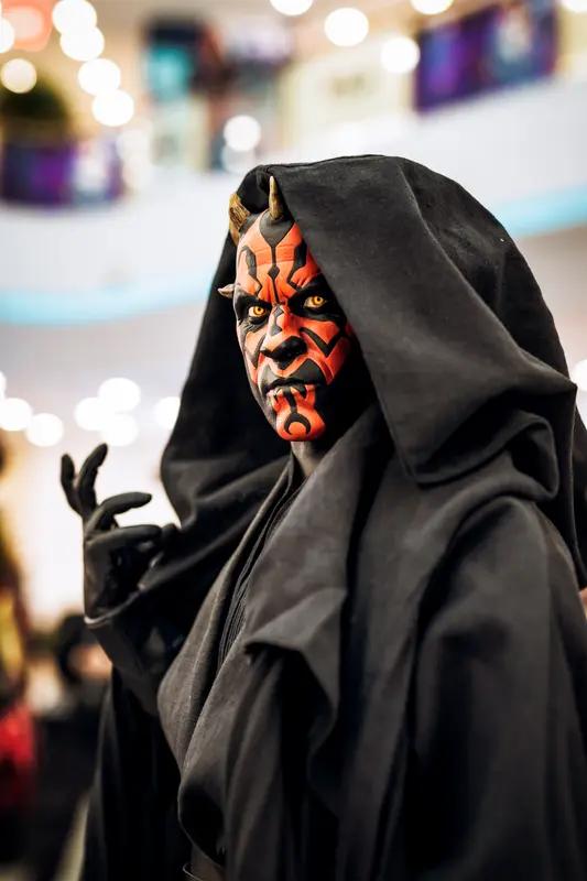 烦死了。
AI短剧为啥这么难看，各种表情都跟僵尸似的，和真人版比起来差太远了。