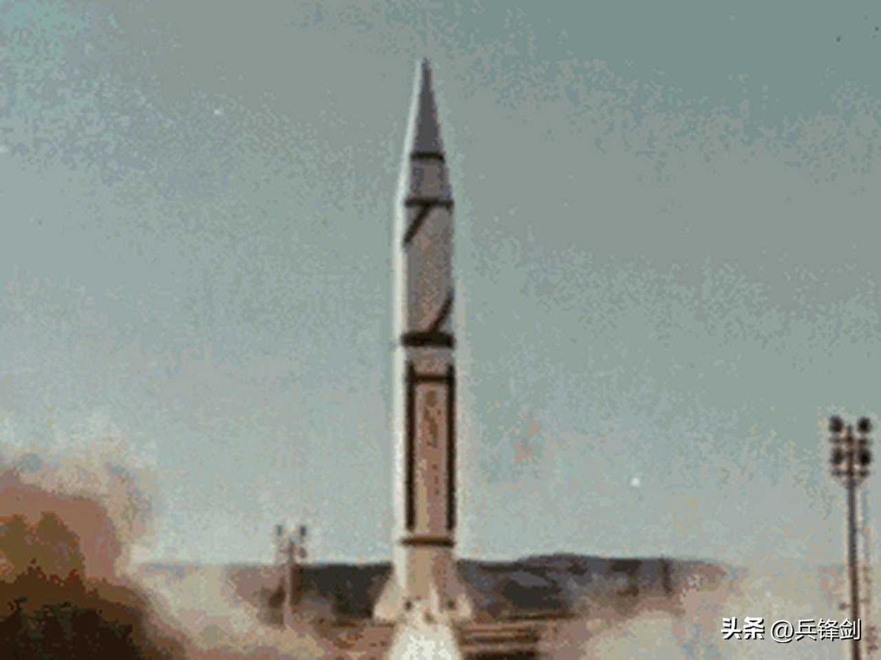 - 4导弹：中国战略导弹发展的重要里程碑东风 - 4弹道导弹（代号DF - 4，