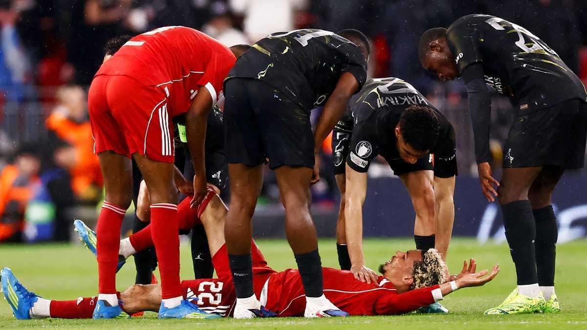 欧冠利物浦 雨果·埃基蒂克在周二晚利物浦欧冠联赛负于巴黎圣日耳曼的比赛中遭遇重伤