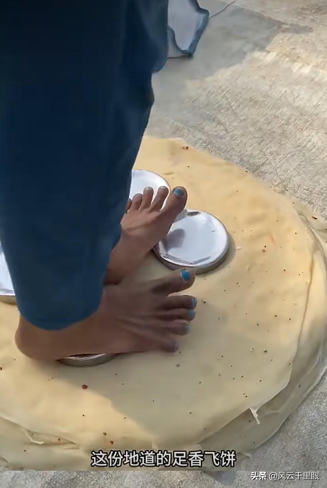 几年前看过一个印度妇女赚钱的工作就是每人去老板那里领一块面团，然后跑到屋顶上，一