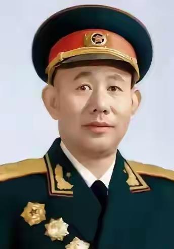 彭德怀怒喝违令师长：站起来！下句反转，全场瞬间安静
 
1951年，志愿军开会，