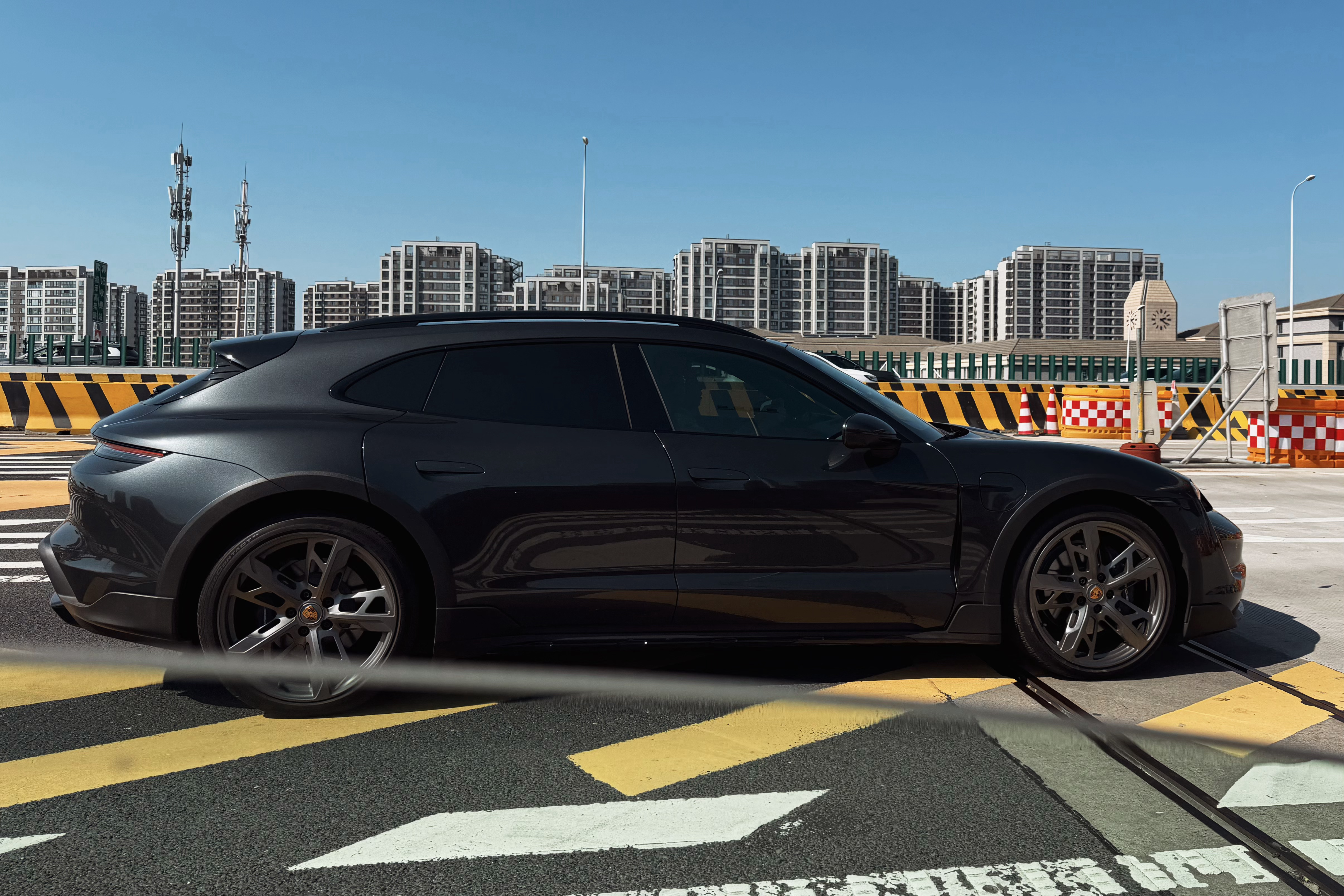 拜见祖师爷  Taycan Cross Turismo 汽场全开