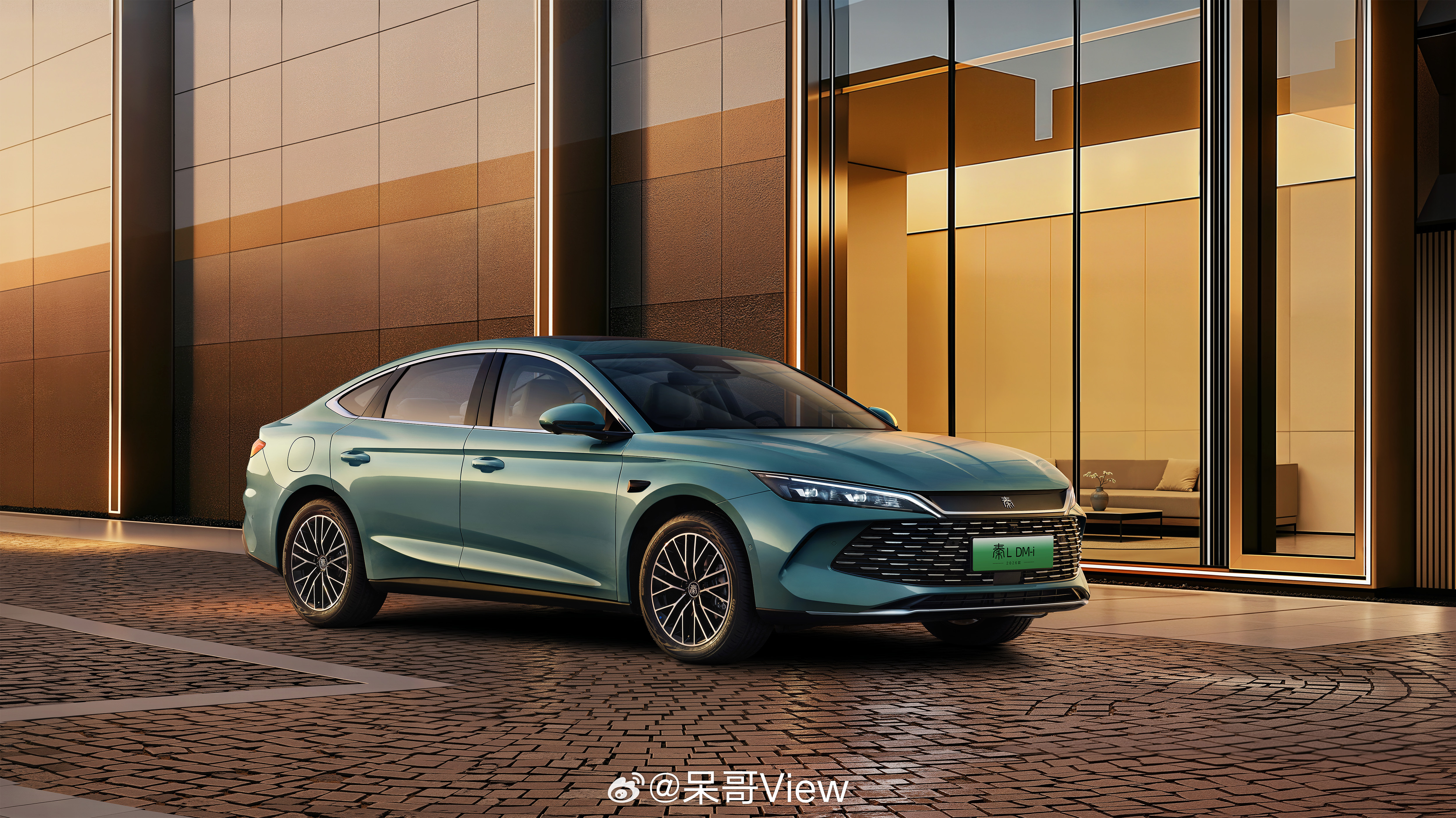 26年年初，比亚迪插混电力再加码。大电池DM-i，纯电续航翻一倍。它旗下秦PLU
