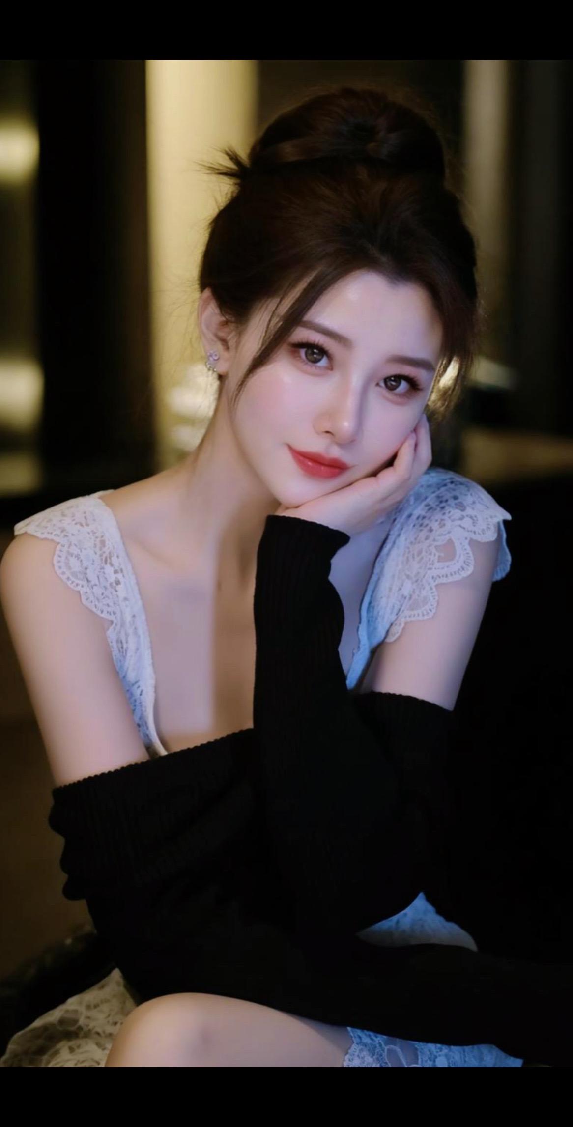 特别庆幸 时至今日的自己， 不用因温饱、生活  去讨好、做小伏低、忍气...