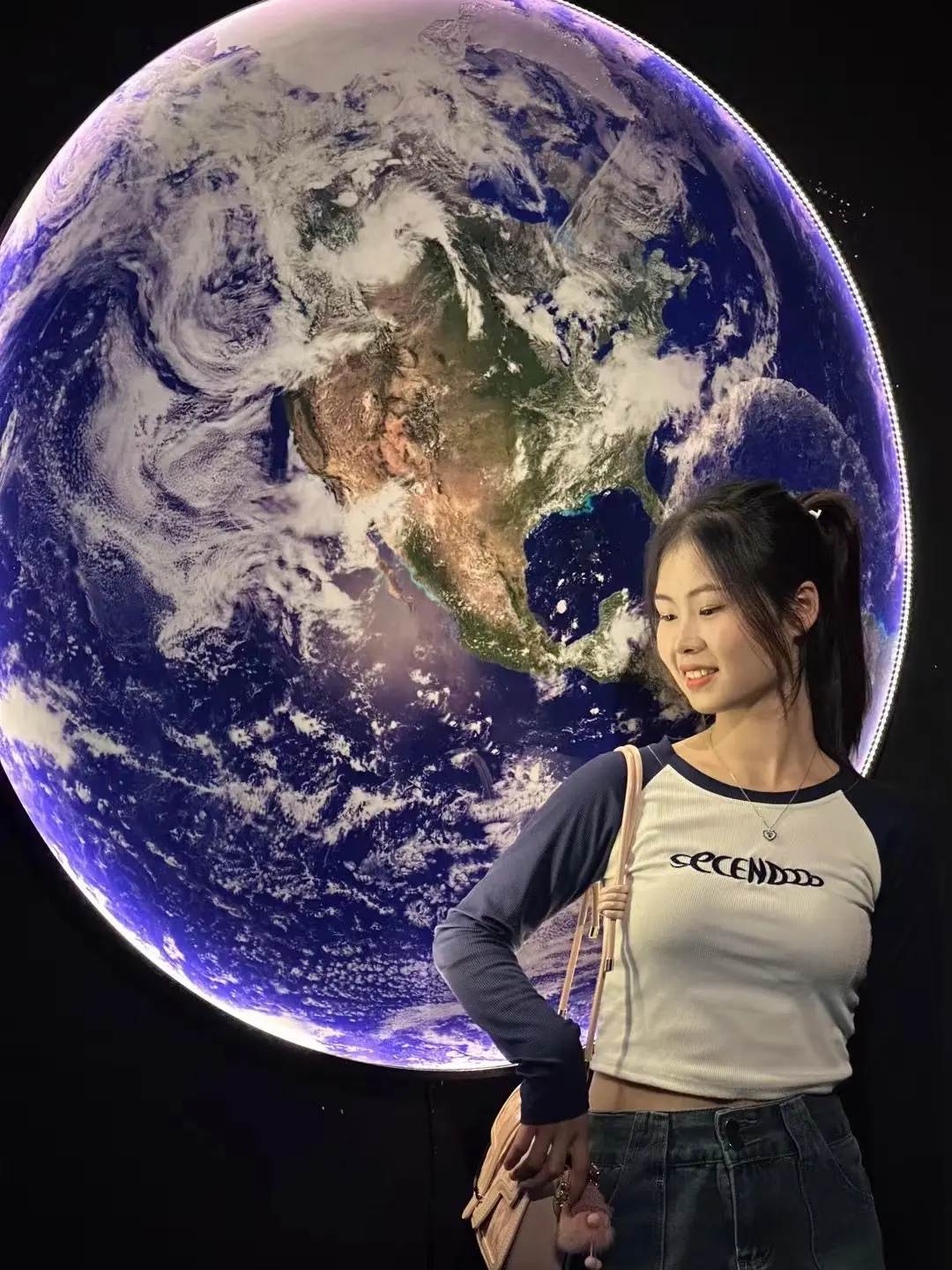 未来的男朋友你好，我有三个兄弟，相当于你直接拥有三个小舅子天团。不用愁...