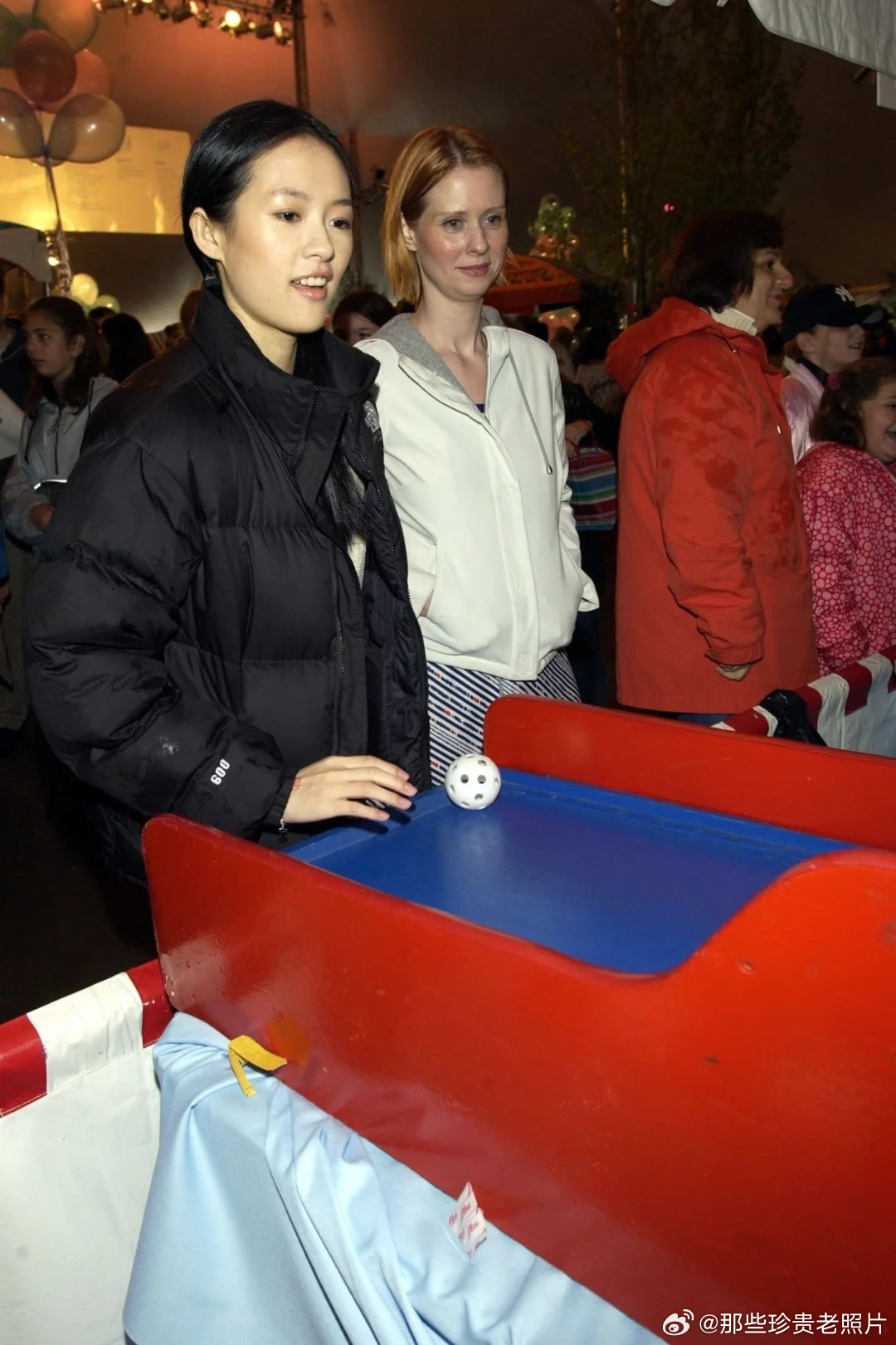 2002年，纽约中央公园Wollman溜冰场，23岁的章子怡参加第九届 Kids