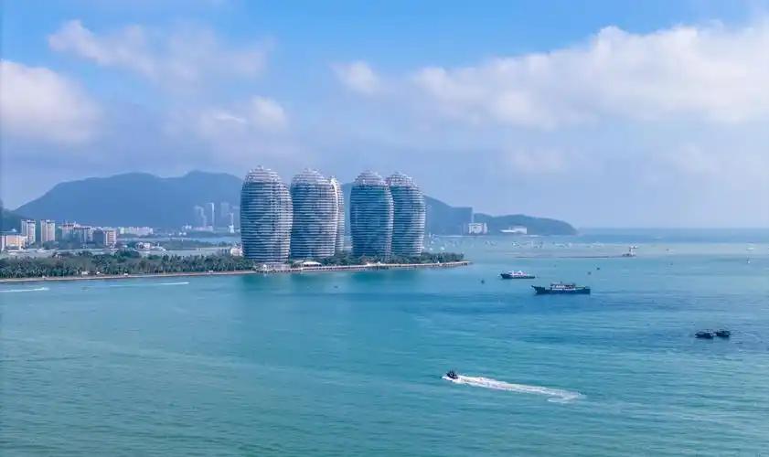 新加坡 对中国设立海南自贸区，对开发洋埔港不满，对中巴经济走廊和开发瓜达尔港也不
