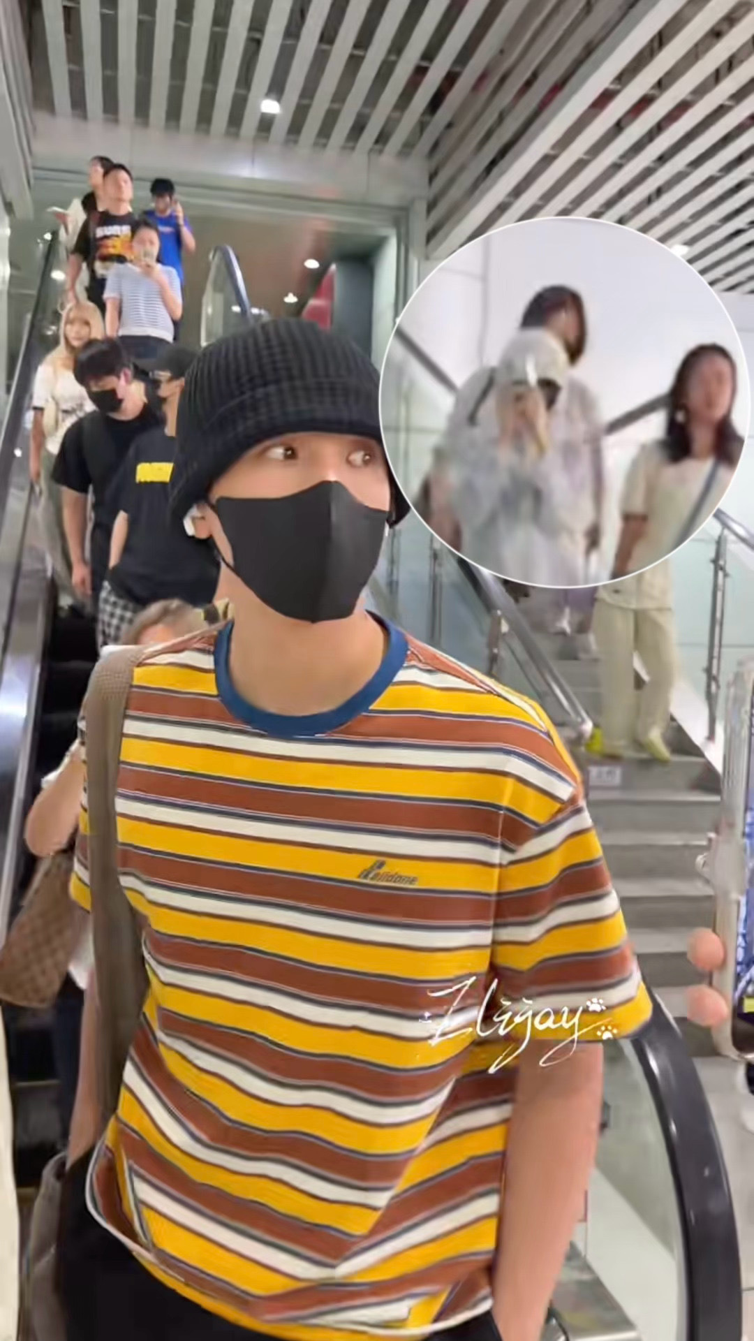 田曦薇我们这样真的不会被发现吗这个小女孩因为赢了石头剪刀布就在后面假装粉丝拍王安
