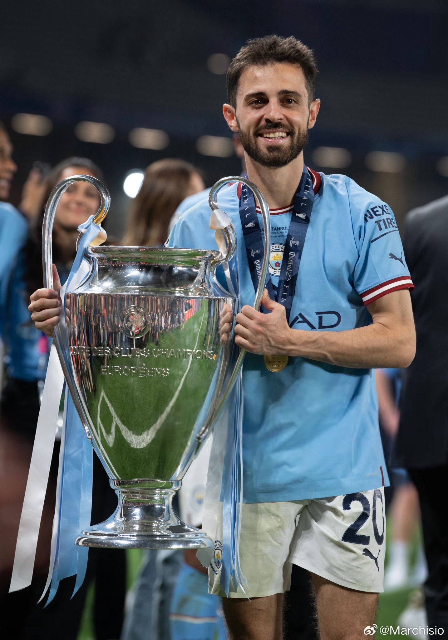 罗密欧：“是的，尤文图斯正密切关注着贝尔纳多·席尔瓦。主要障碍在于他与巴萨的深厚