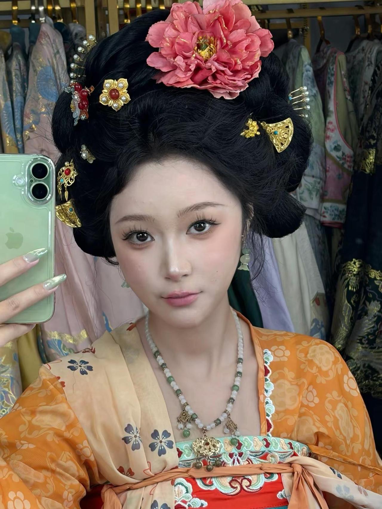 云想衣裳花想容，春风拂槛露华浓。大唐风 妆造 古风妆造 东方美学 古风