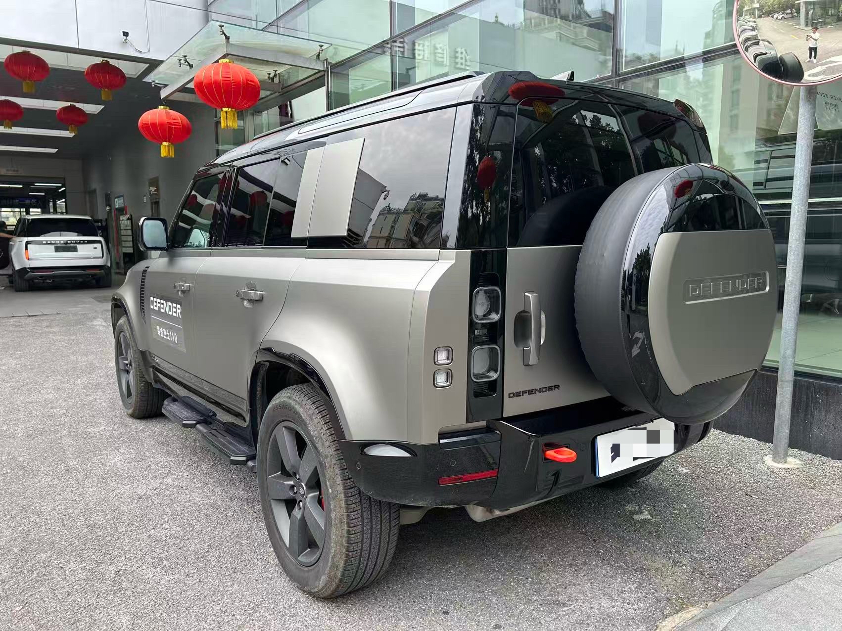 路虎卫士 二手车/退役试驾车车型：2024款 p400 x版指导价：102800